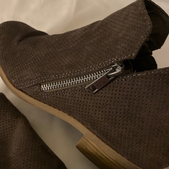 Grey suede booties - Picture 2 of 3